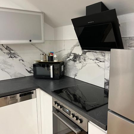 Marina Apartment Сесвете Екстериор снимка