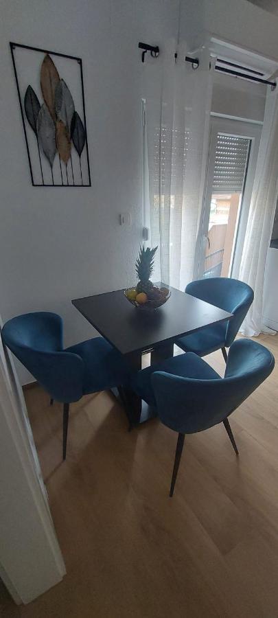 Marina Apartment Сесвете Екстериор снимка