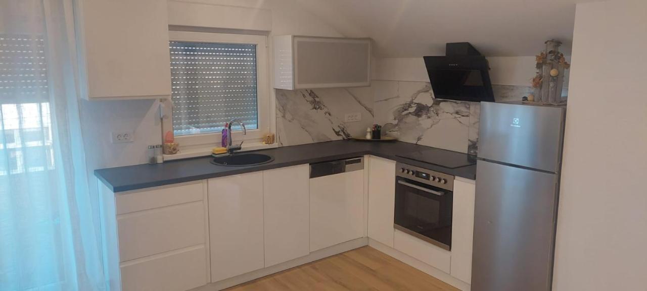 Marina Apartment Сесвете Екстериор снимка